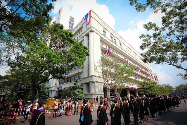 Dhurakij Pundit University